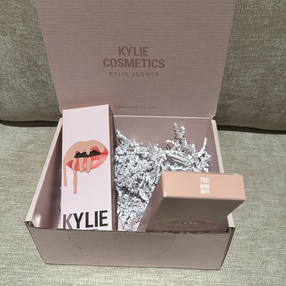 Kylie cosmetics Bare 700 matte brand new unused in the box lip kit. - Picture 4 of 6